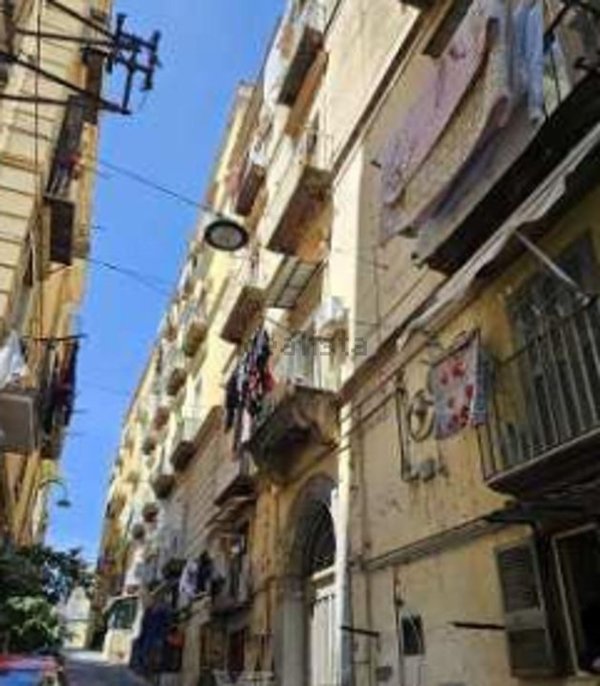 appartamento in vendita a Napoli in zona Stella