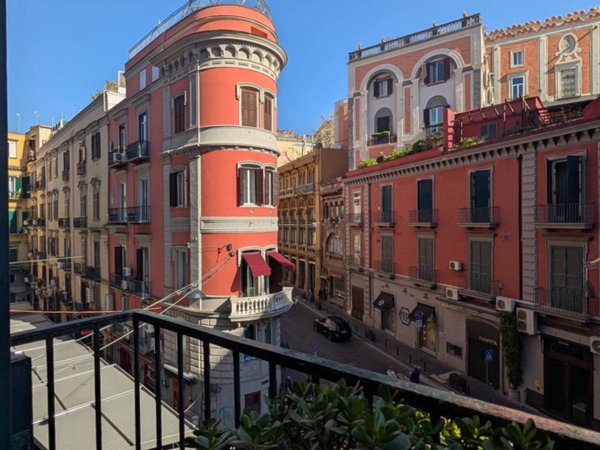appartamento in vendita a Napoli in zona Chiaia