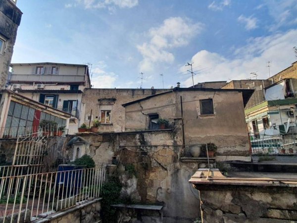 appartamento in vendita a Napoli in zona Stella