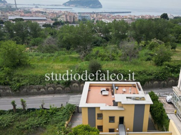 casa indipendente in vendita a Napoli in zona Bagnoli