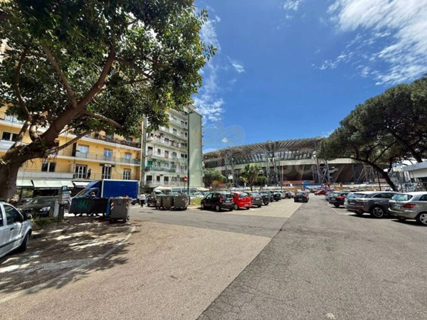 appartamento in vendita a Napoli in zona Fuorigrotta