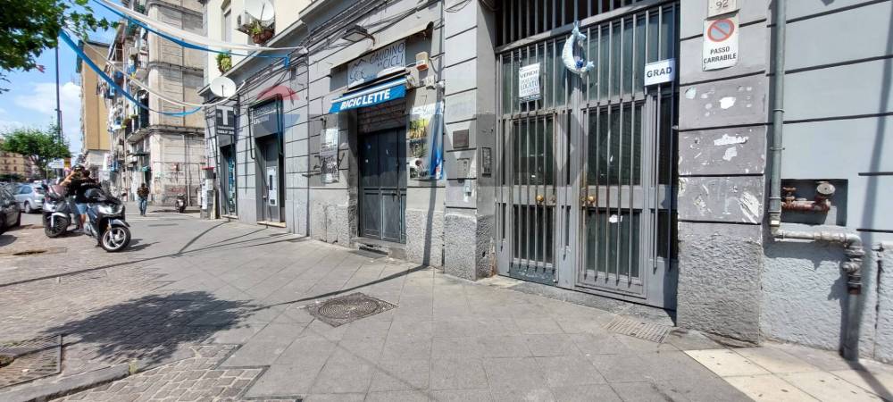 appartamento in vendita a Napoli in zona Vicaria