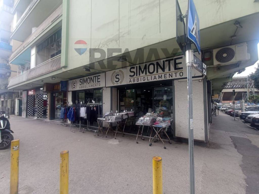negozio in vendita a Napoli in zona Fuorigrotta