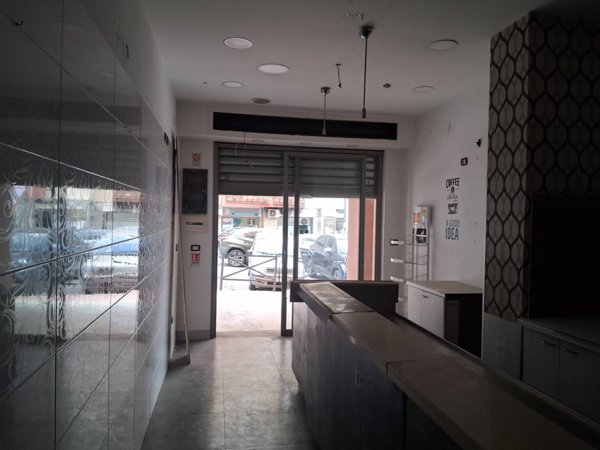 locale commerciale in vendita a Napoli in zona Vomero
