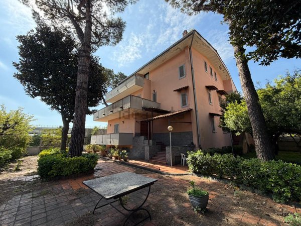casa indipendente in vendita a Napoli in zona San Pietro a Patierno