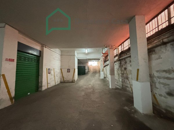 locale di sgombero in vendita a Napoli