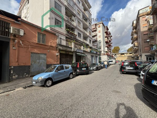 locale di sgombero in vendita a Napoli