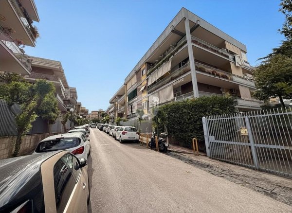 appartamento in vendita a Napoli in zona Capodimonte / Colli Aminei