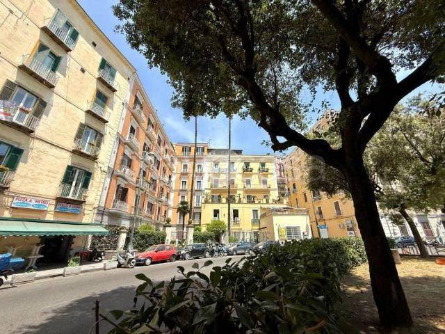 appartamento in vendita a Napoli in zona Chiaia