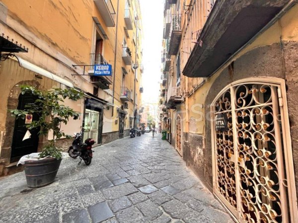 negozio in vendita a Napoli in zona Chiaia