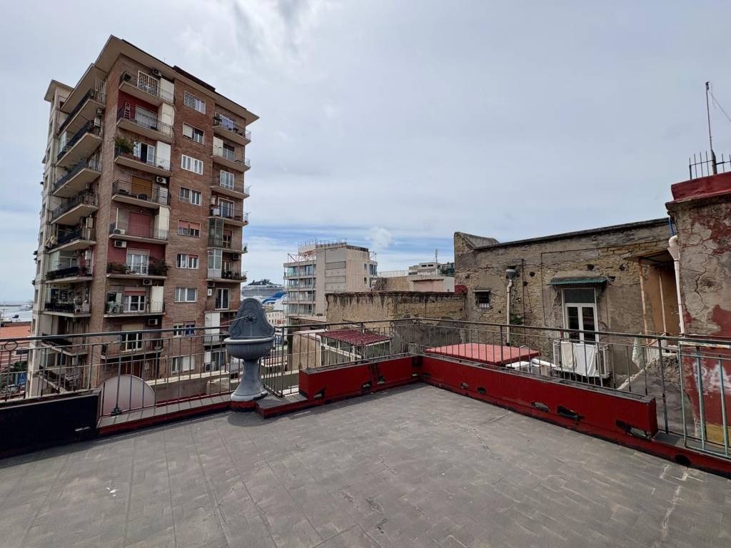 appartamento in vendita a Napoli in zona Pendino / San Giuseppe