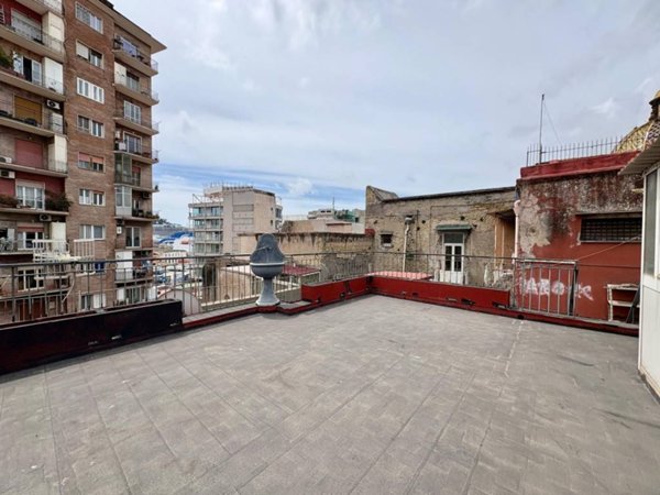 appartamento in vendita a Napoli in zona Pendino / San Giuseppe