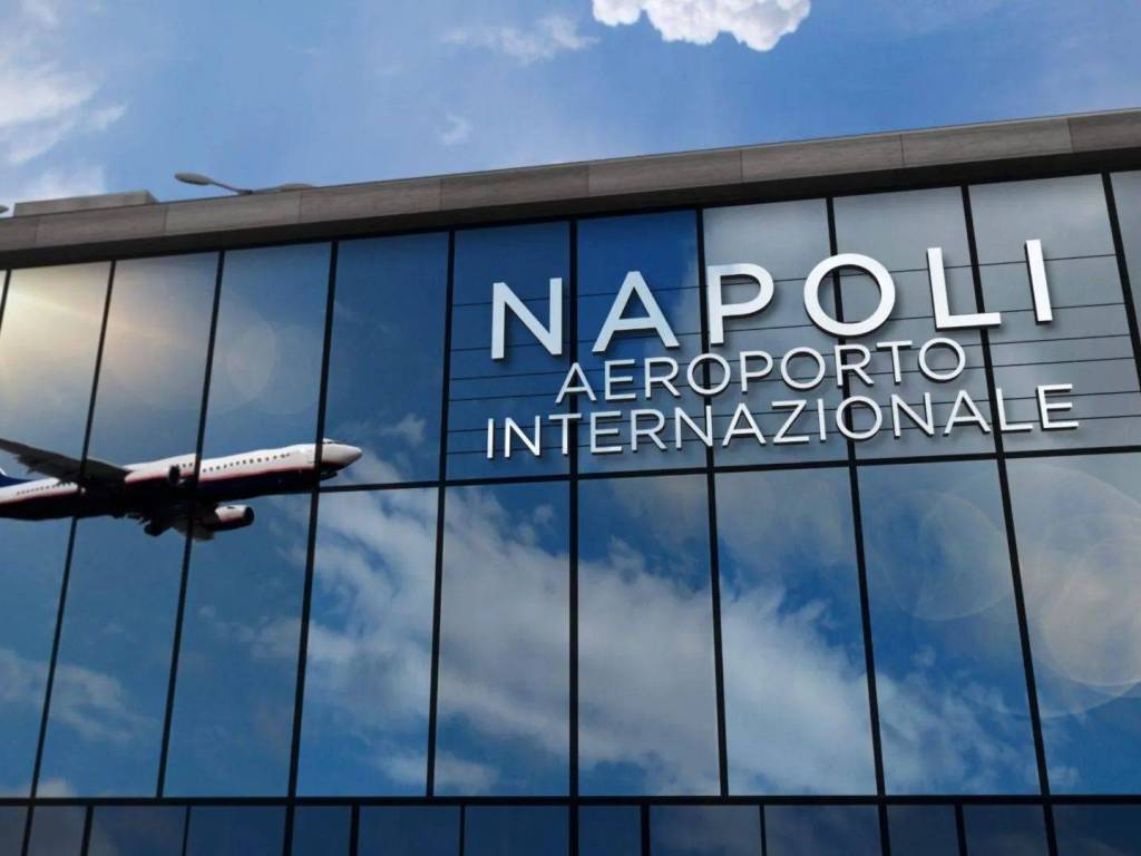 negozio in vendita a Napoli in zona Capodichino