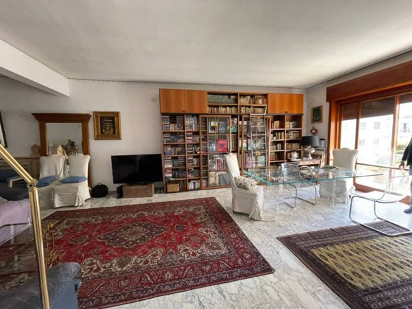 appartamento in vendita a Napoli in zona Chiaia
