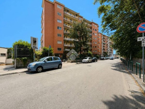 appartamento in vendita a Napoli in zona Bagnoli