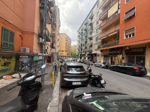negozio in vendita a Napoli in zona Vomero