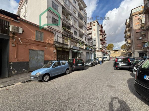 locale commerciale in vendita a Napoli
