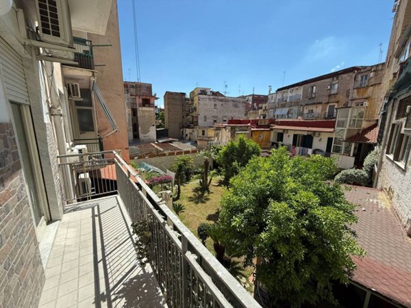 appartamento in vendita a Napoli in zona Poggioreale