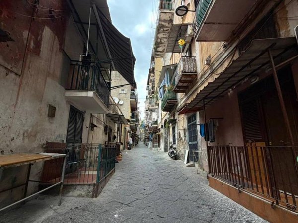 appartamento in vendita a Napoli in zona Stella