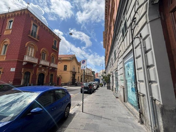 locale commerciale in vendita a Napoli in zona Vomero