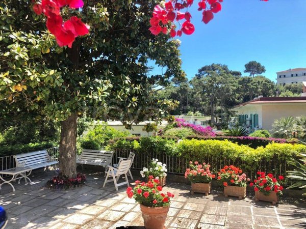 appartamento in vendita a Napoli in zona Posillipo