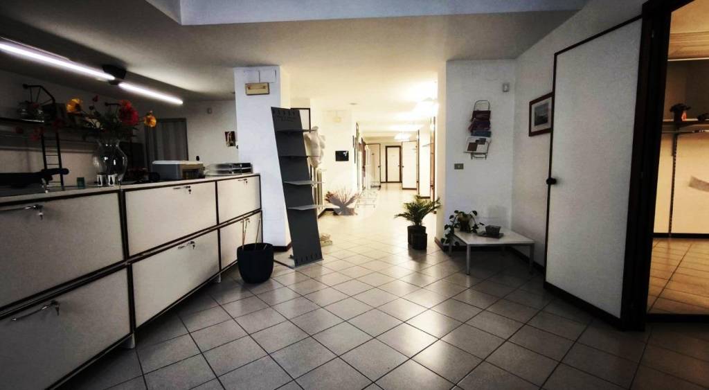 ufficio in vendita a Napoli in zona Capodimonte / Colli Aminei