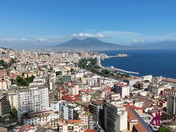appartamento in vendita a Napoli in zona Chiaia