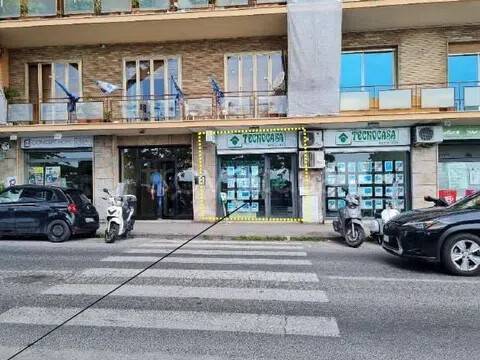 negozio in vendita a Napoli in zona Posillipo