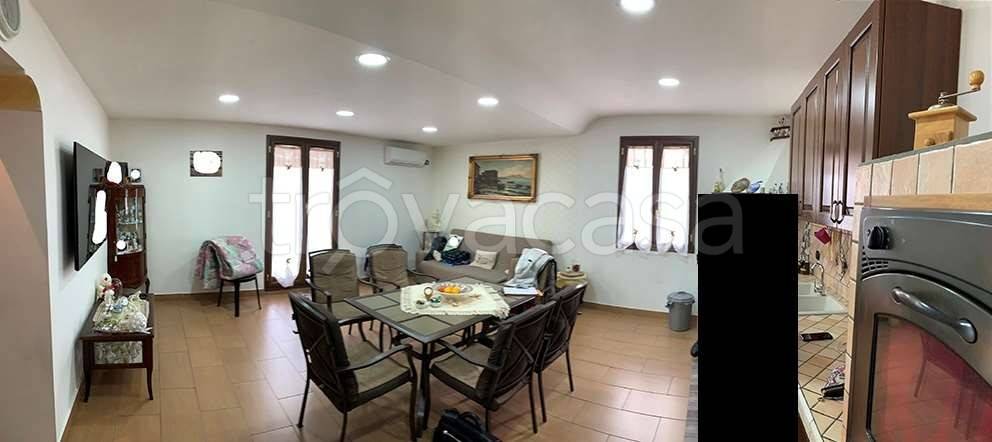 intera palazzina in vendita a Napoli in zona Stella