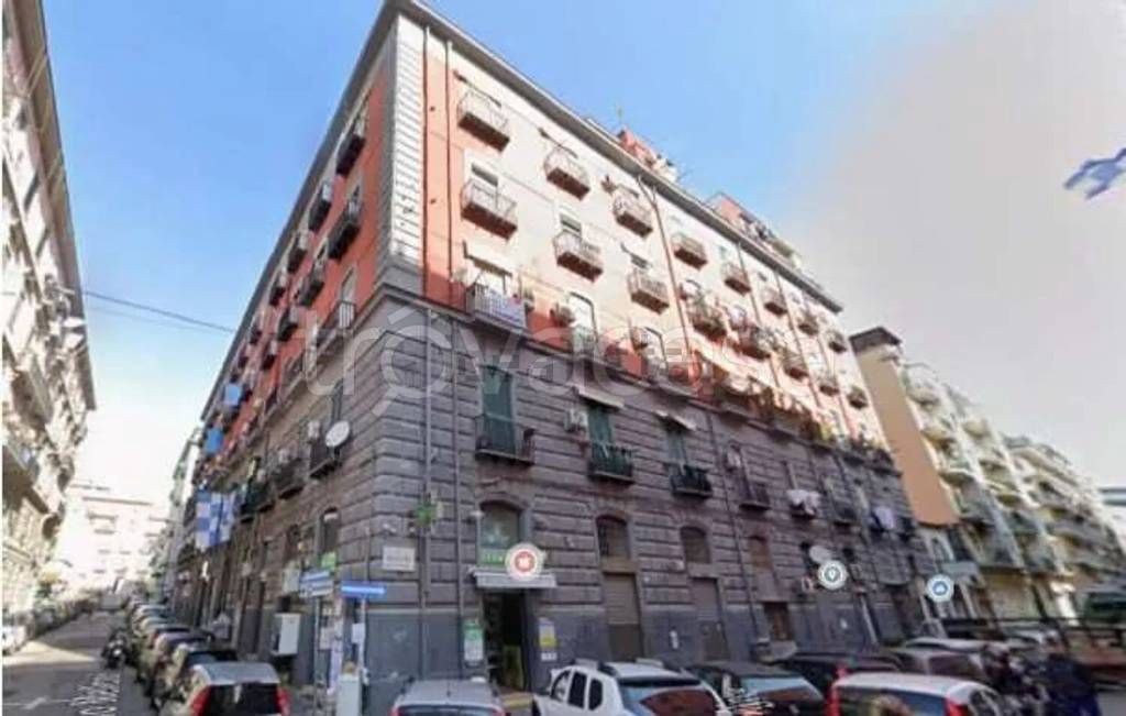 appartamento in vendita a Napoli in zona San Carlo all'Arena
