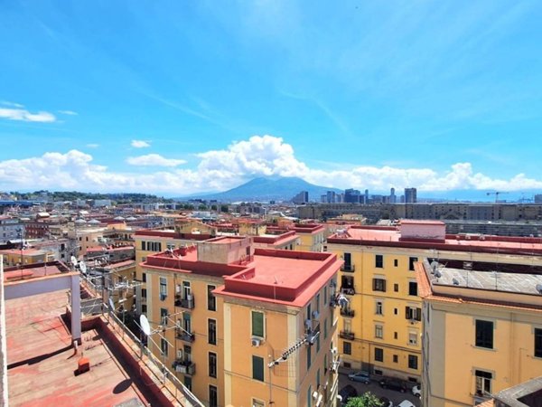 appartamento in vendita a Napoli in zona San Carlo all'Arena