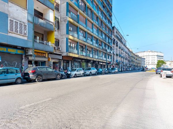 appartamento in vendita a Napoli in zona Chiaia