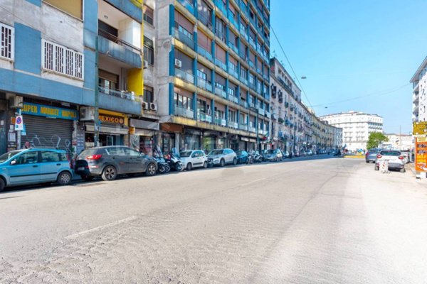 appartamento in vendita a Napoli in zona Chiaia