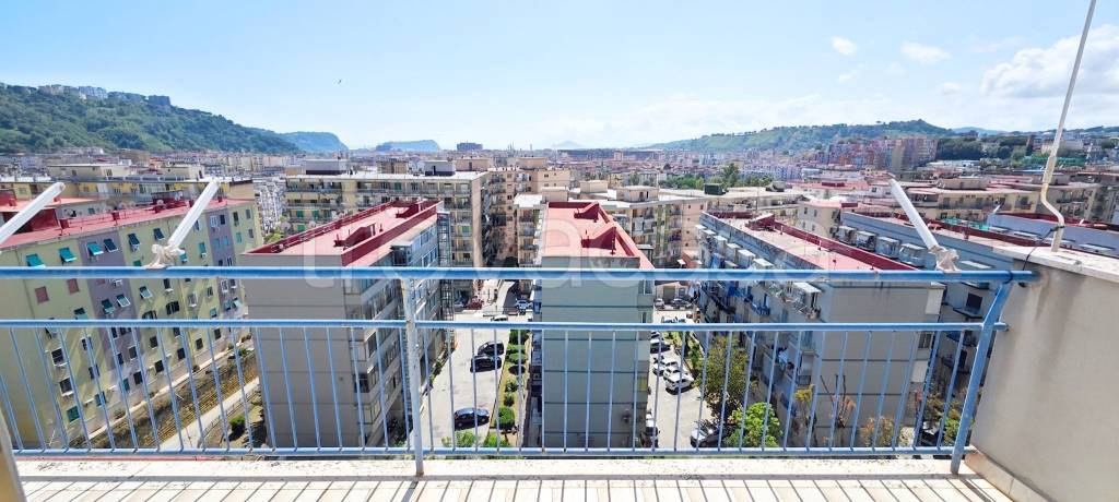 appartamento in vendita a Napoli in zona Fuorigrotta