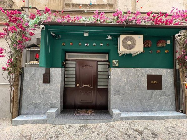 appartamento in vendita a Napoli in zona San Lorenzo
