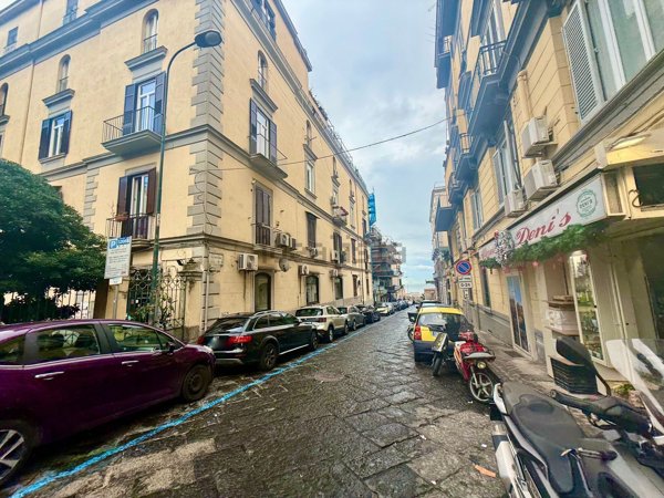 appartamento in vendita a Napoli in zona Chiaia