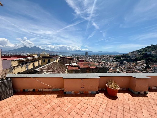 appartamento in vendita a Napoli in zona Avvocata