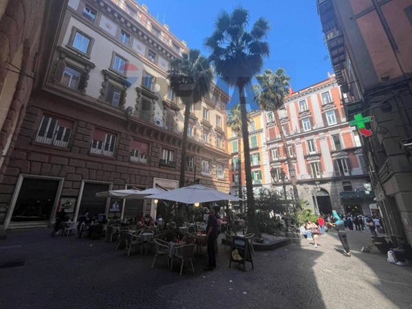 appartamento in vendita a Napoli in zona Chiaia