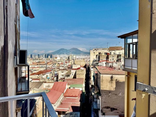 appartamento in vendita a Napoli in zona Stella