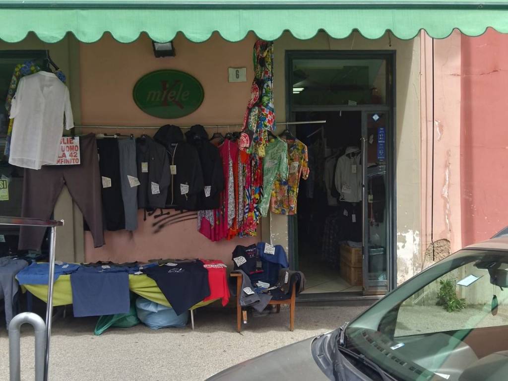 negozio in vendita a Napoli in zona Arenella