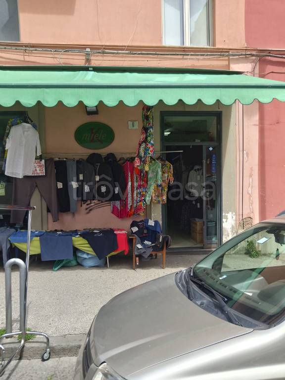 negozio in vendita a Napoli in zona Arenella