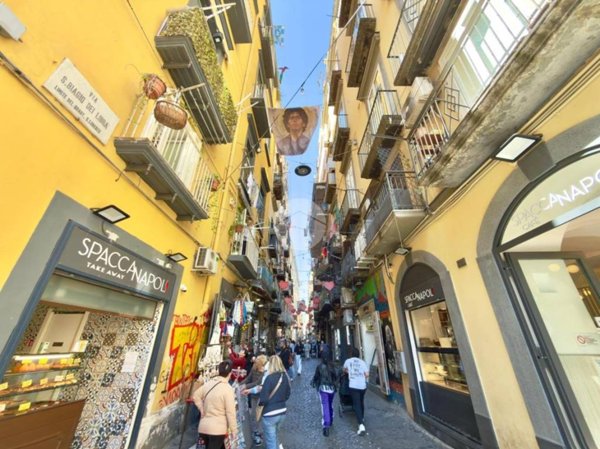 appartamento in vendita a Napoli in zona Centro Antico