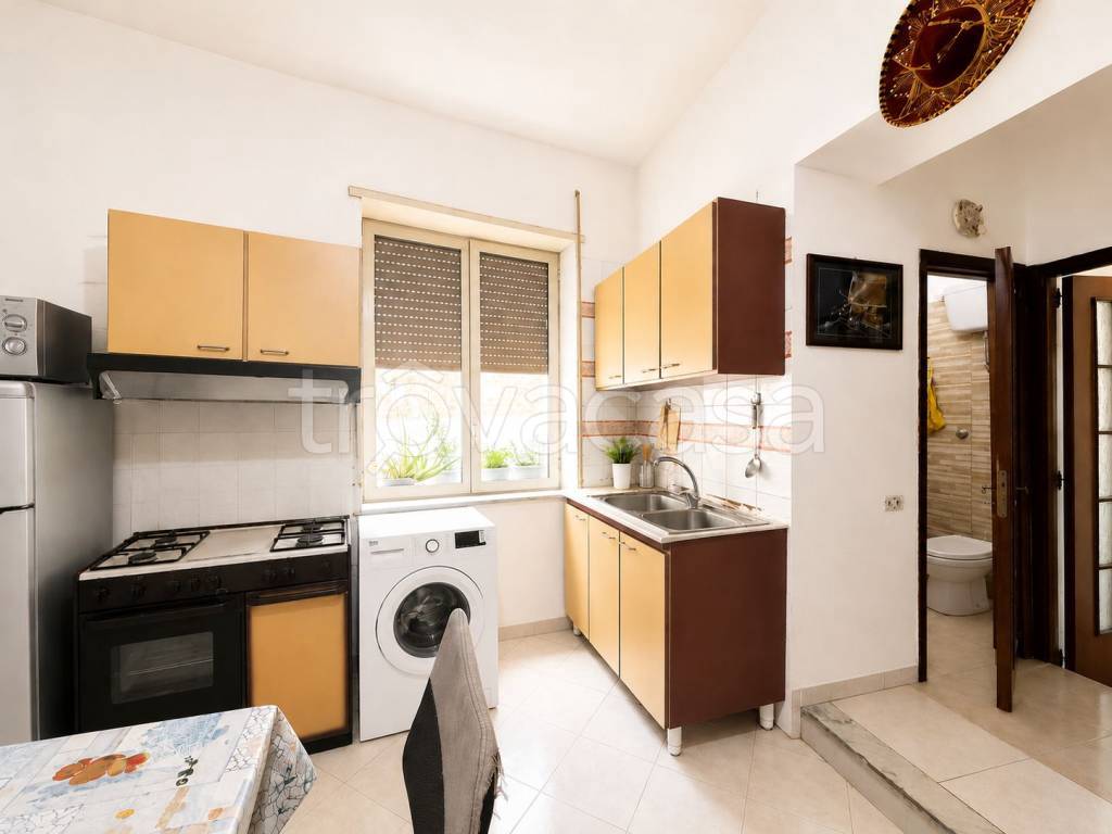 appartamento in vendita a Napoli in zona Stella
