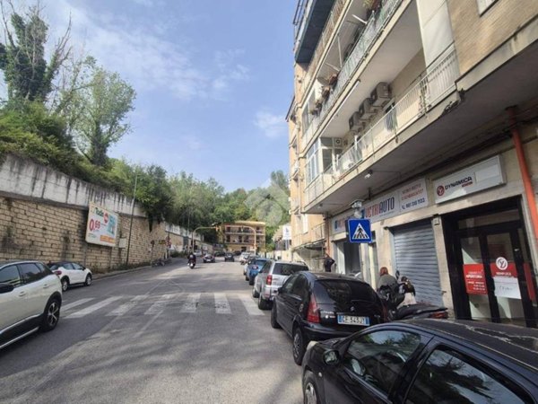 negozio in vendita a Napoli in zona Vomero