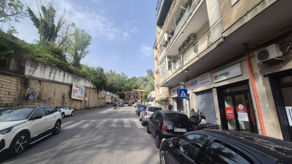 negozio in vendita a Napoli in zona Vomero