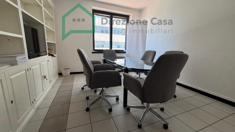 ufficio in vendita a Napoli in zona Vicaria