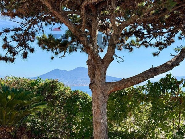 appartamento in vendita a Napoli in zona Posillipo