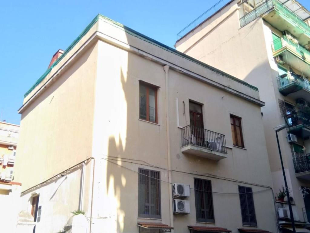 casa indipendente in vendita a Napoli in zona Bagnoli