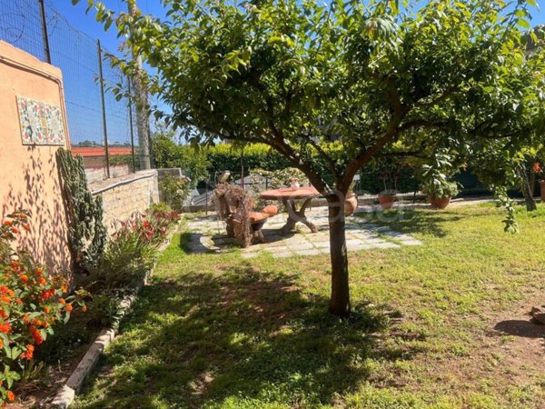 casa indipendente in vendita a Napoli in zona Bagnoli