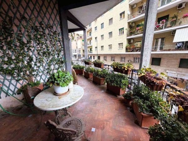 appartamento in vendita a Napoli in zona Chiaia